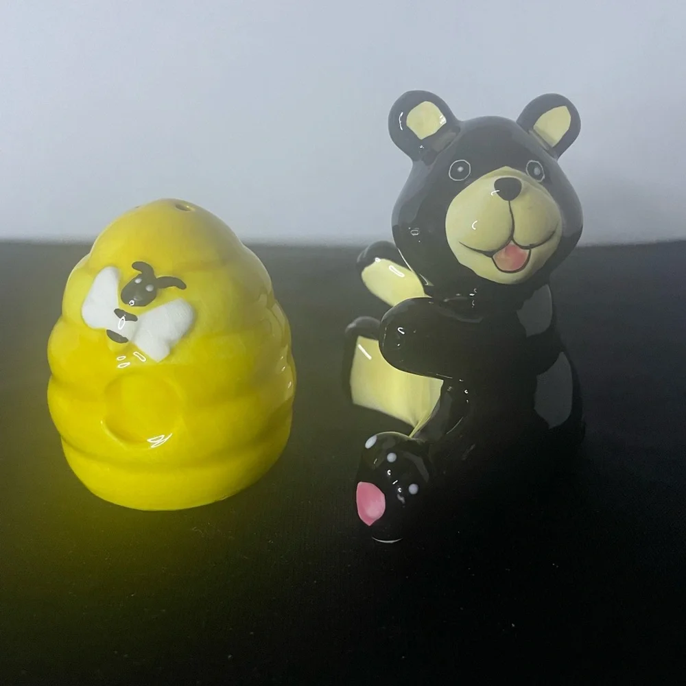Salt & Pepper Set - Black Bear Yellow Beehive 2-Piece NEW NIB